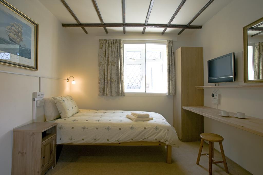 オークウッド ベッド アンド ブレックファースト ヒースロー Bed & Breakfast 部屋 写真